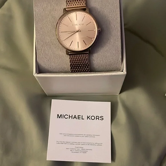 Rose Gold Michael Kors Watch! Great condition, works display picture 1